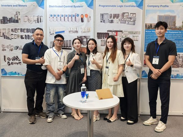Group photo at the 2025 Vietnam Exhibition